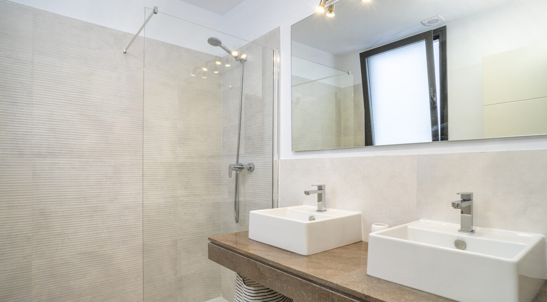 Nowoczesny apartament z 3 sypialniami na pierwszej linii pola golfowego w La Cala — spacer do miasta, plaży i udogodnień