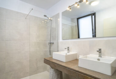 Nowoczesny apartament z 3 sypialniami na pierwszej linii pola golfowego w La Cala — spacer do miasta, plaży i udogodnień