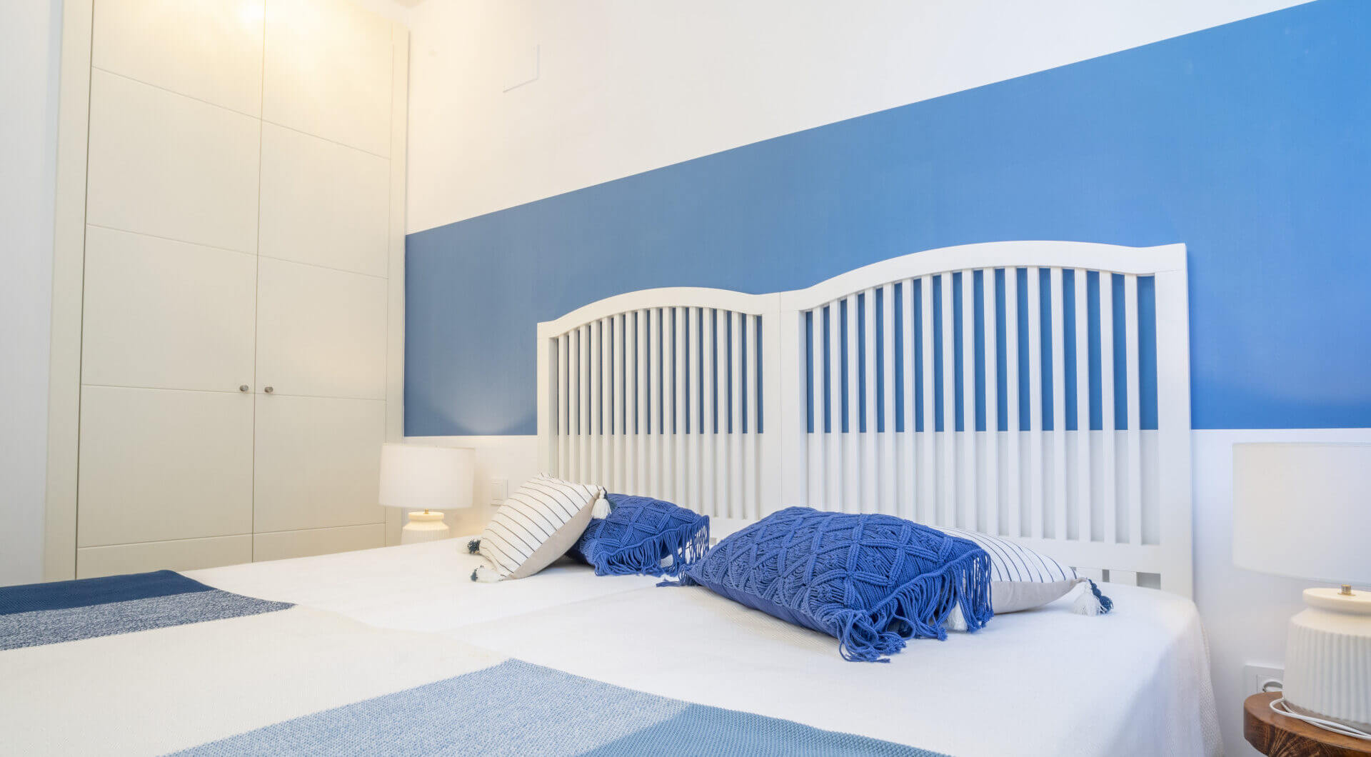 Nowoczesny apartament z 3 sypialniami na pierwszej linii pola golfowego w La Cala — spacer do miasta, plaży i udogodnień