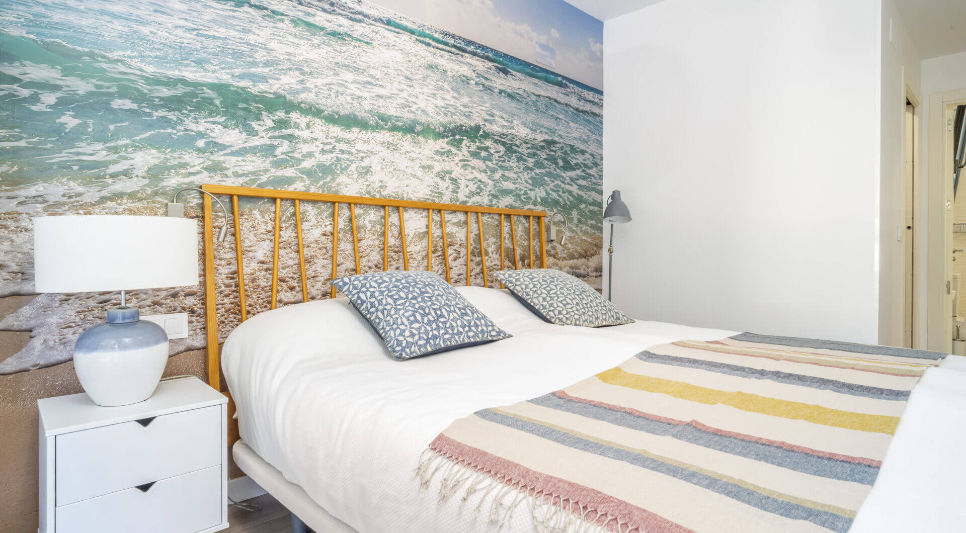 Nowoczesny apartament z 3 sypialniami na pierwszej linii pola golfowego w La Cala — spacer do miasta, plaży i udogodnień