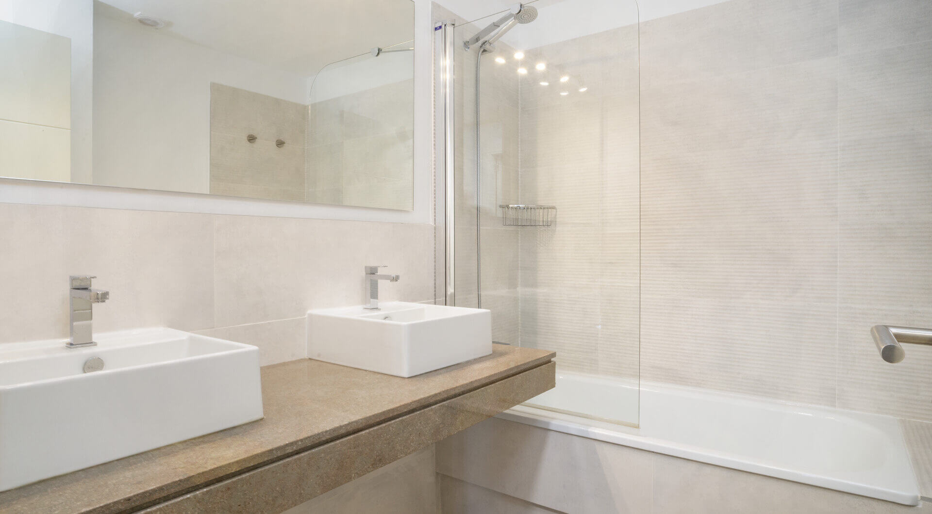 Nowoczesny apartament z 3 sypialniami na pierwszej linii pola golfowego w La Cala — spacer do miasta, plaży i udogodnień