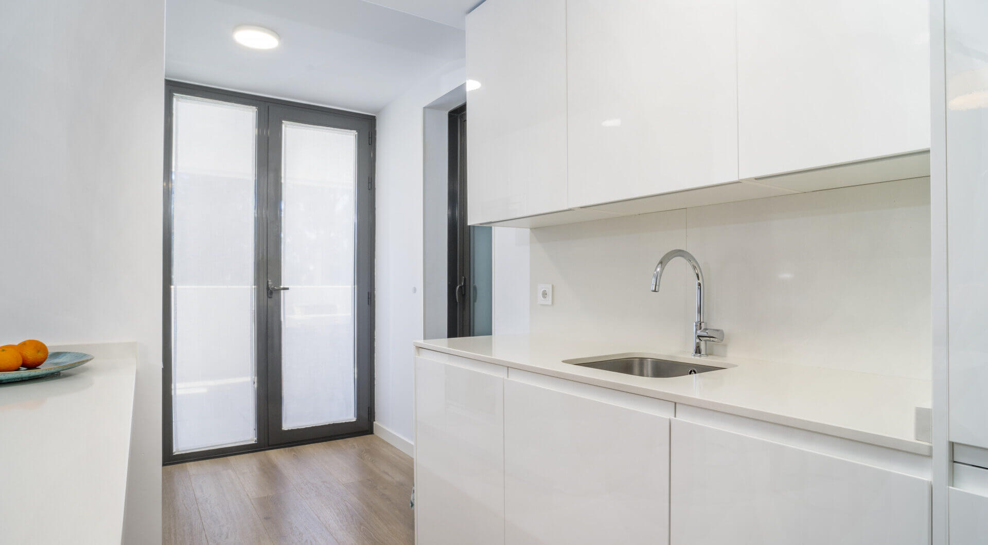 Nowoczesny apartament z 3 sypialniami na pierwszej linii pola golfowego w La Cala — spacer do miasta, plaży i udogodnień
