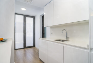 Nowoczesny apartament z 3 sypialniami na pierwszej linii pola golfowego w La Cala — spacer do miasta, plaży i udogodnień