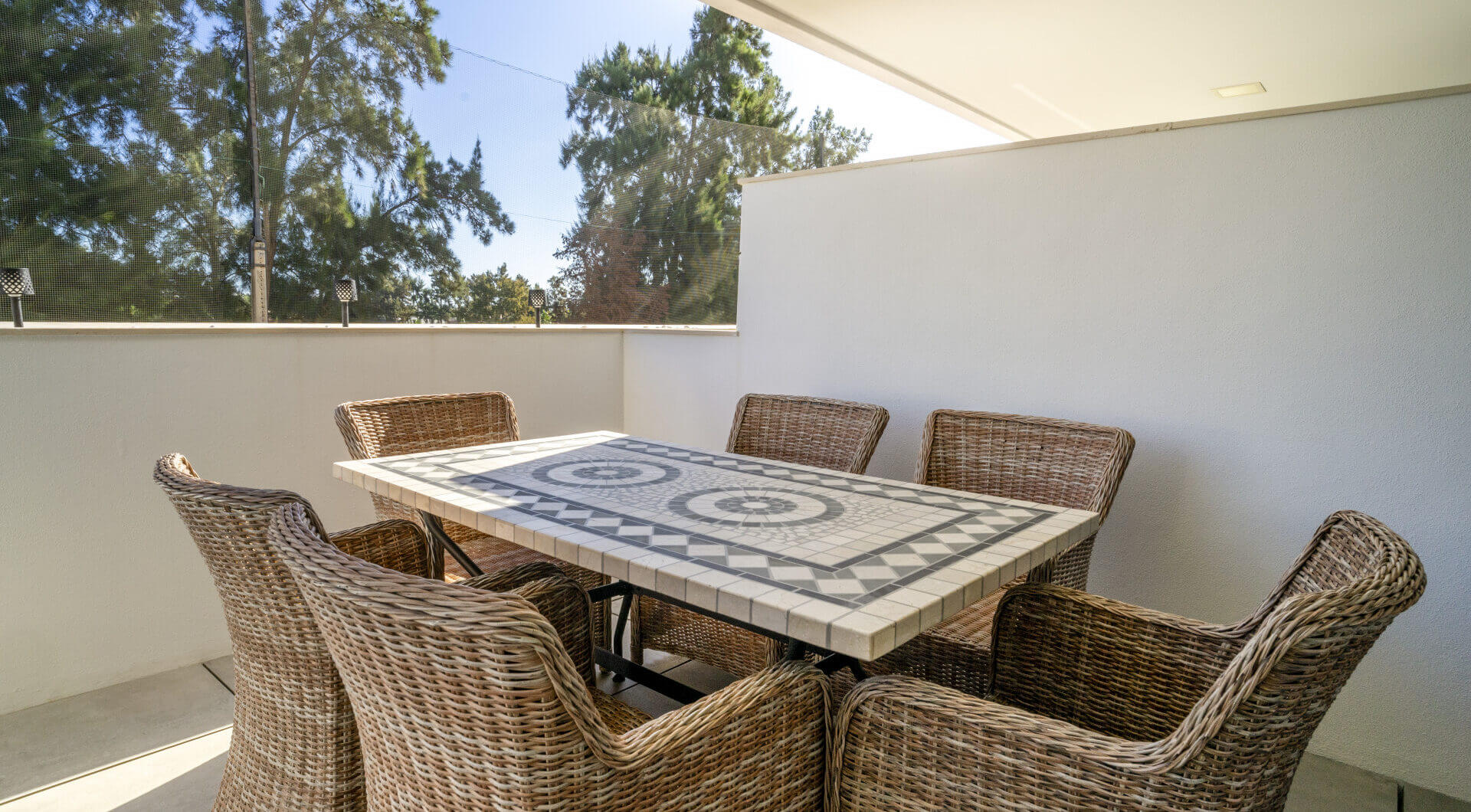 Nowoczesny apartament z 3 sypialniami na pierwszej linii pola golfowego w La Cala — spacer do miasta, plaży i udogodnień