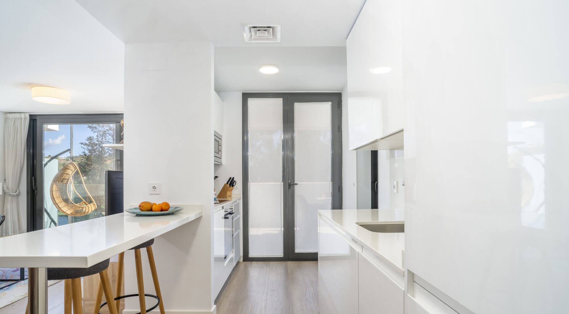 Nowoczesny apartament z 3 sypialniami na pierwszej linii pola golfowego w La Cala — spacer do miasta, plaży i udogodnień