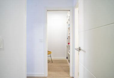 Nowoczesny apartament z 3 sypialniami na pierwszej linii pola golfowego w La Cala — spacer do miasta, plaży i udogodnień