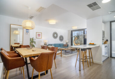 Nowoczesny apartament z 3 sypialniami na pierwszej linii pola golfowego w La Cala — spacer do miasta, plaży i udogodnień