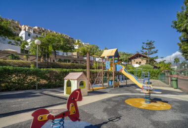 Nowoczesny apartament z 3 sypialniami na pierwszej linii pola golfowego w La Cala — spacer do miasta, plaży i udogodnień