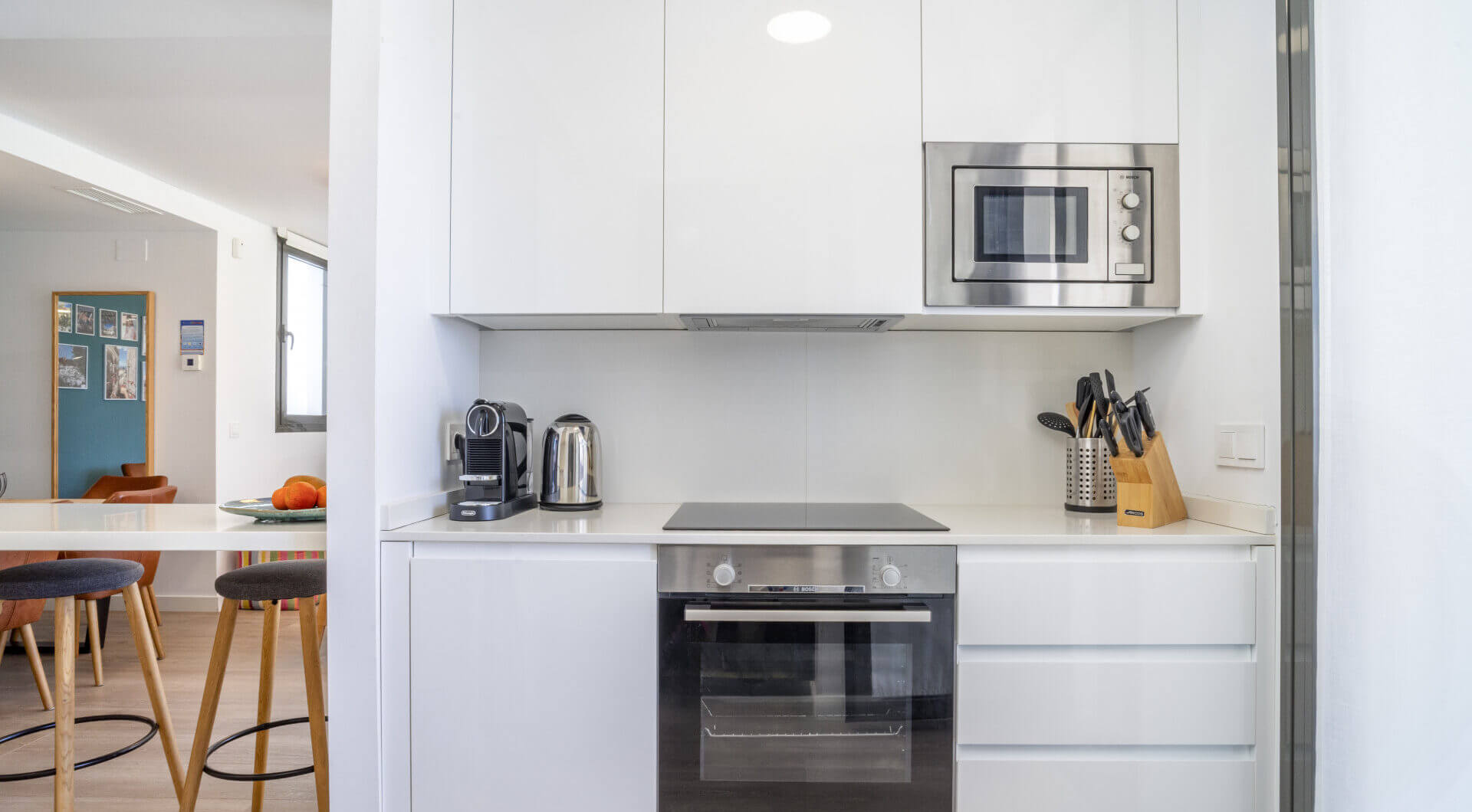 Nowoczesny apartament z 3 sypialniami na pierwszej linii pola golfowego w La Cala — spacer do miasta, plaży i udogodnień