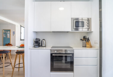 Nowoczesny apartament z 3 sypialniami na pierwszej linii pola golfowego w La Cala — spacer do miasta, plaży i udogodnień
