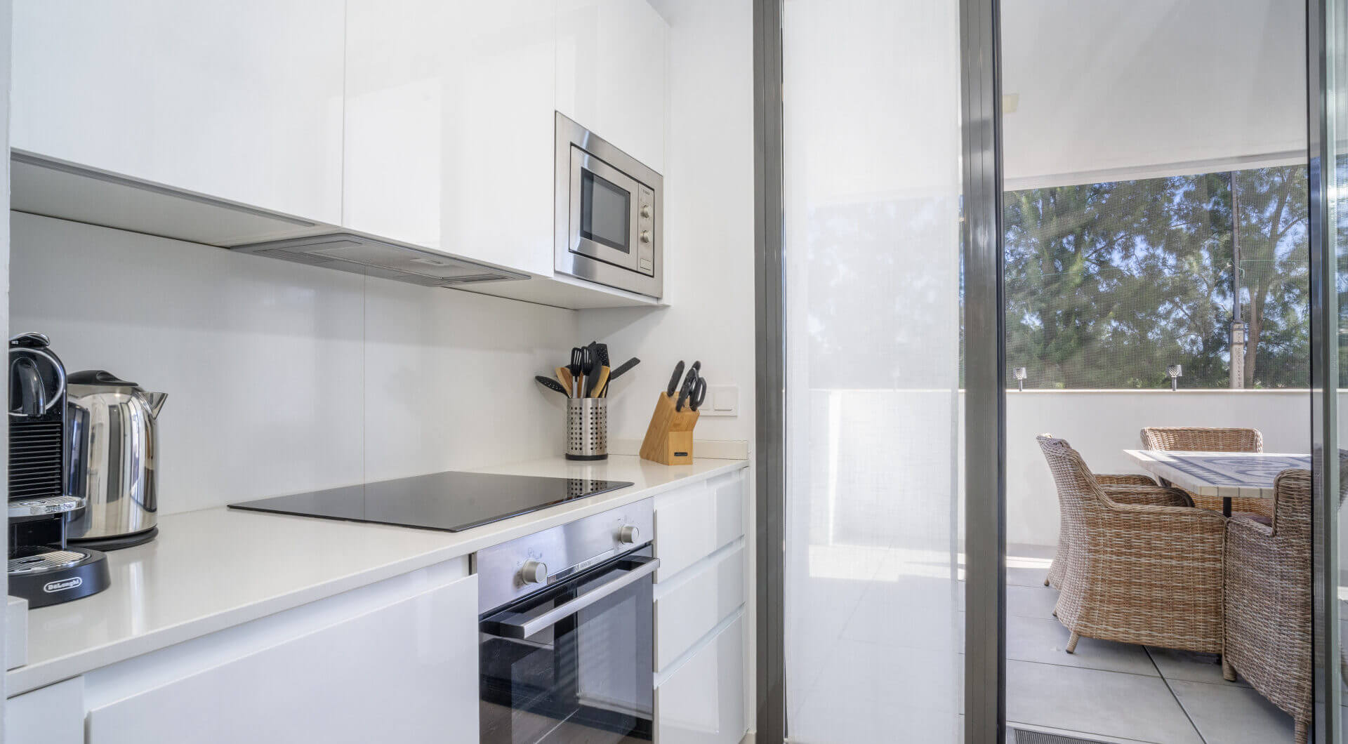 Nowoczesny apartament z 3 sypialniami na pierwszej linii pola golfowego w La Cala — spacer do miasta, plaży i udogodnień