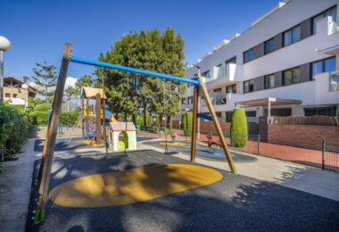 Nowoczesny apartament z 3 sypialniami na pierwszej linii pola golfowego w La Cala — spacer do miasta, plaży i udogodnień