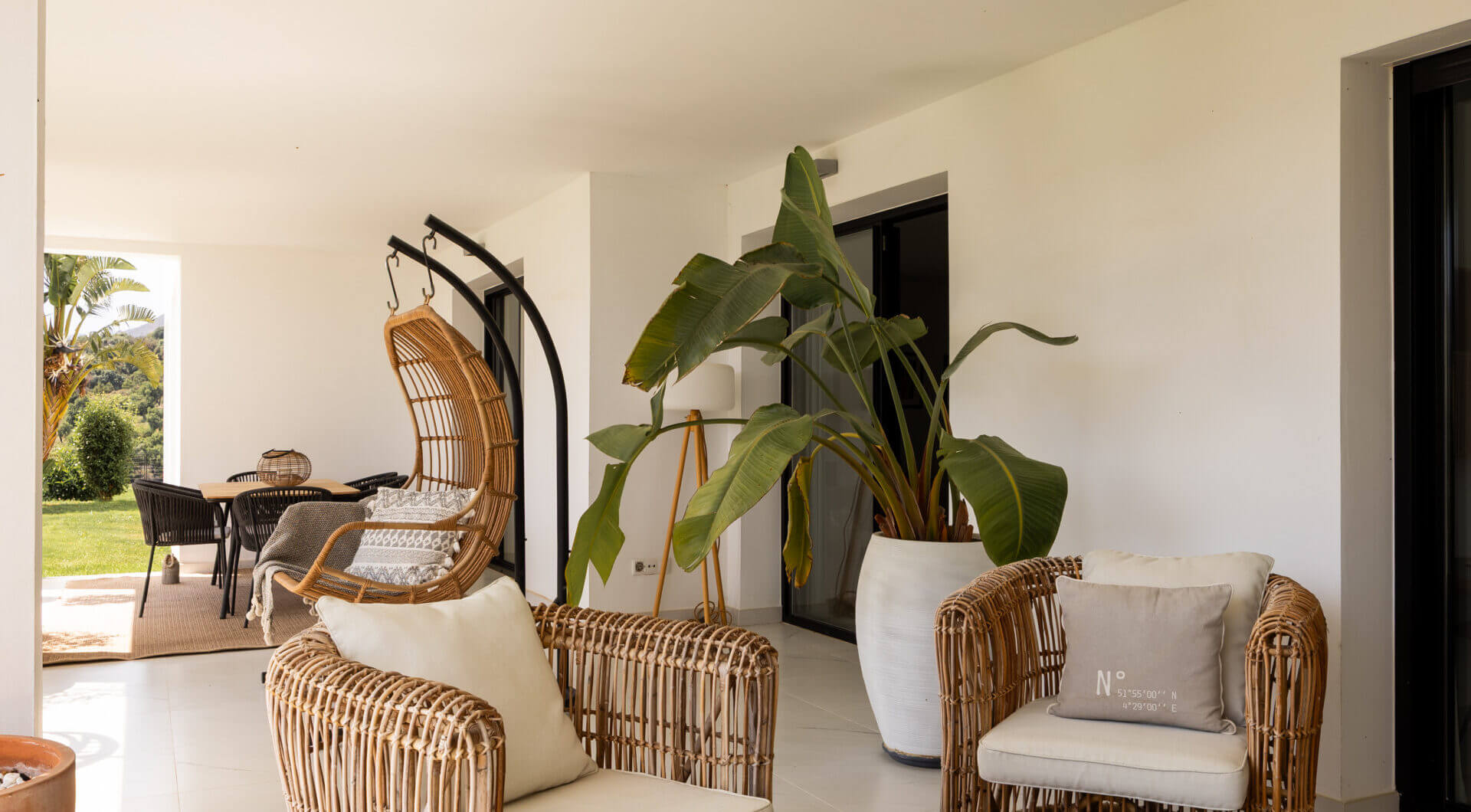 Eleganckie designerskie mieszkanie na sprzedaż w Mirador de Estepona Hills z licencją na wynajem