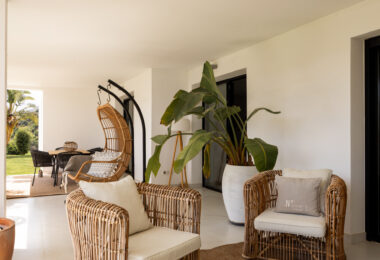Eleganckie designerskie mieszkanie na sprzedaż w Mirador de Estepona Hills z licencją na wynajem