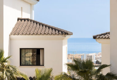 Eleganckie designerskie mieszkanie na sprzedaż w Mirador de Estepona Hills z licencją na wynajem