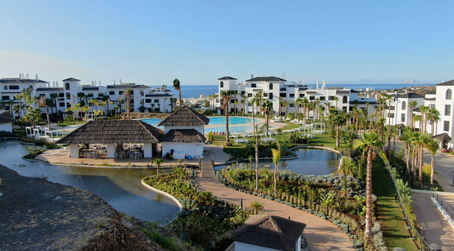 Eleganckie designerskie mieszkanie na sprzedaż w Mirador de Estepona Hills z licencją na wynajem