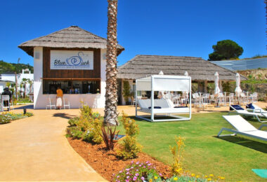 Eleganckie designerskie mieszkanie na sprzedaż w Mirador de Estepona Hills z licencją na wynajem