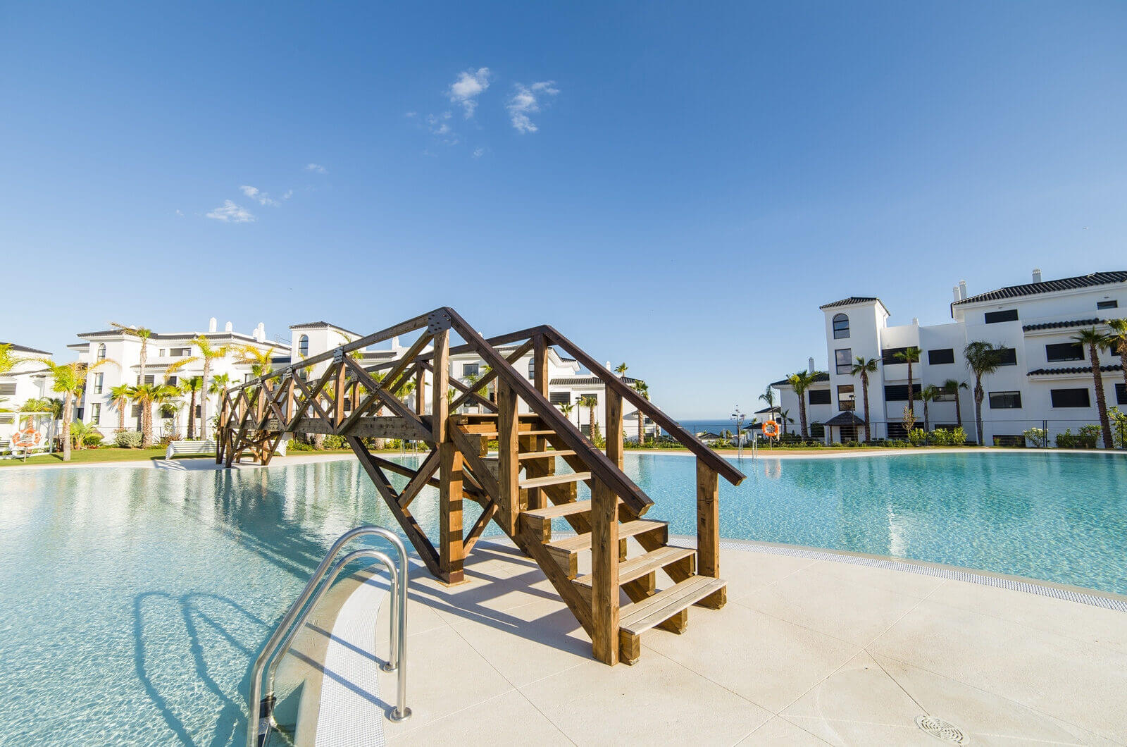 Eleganckie designerskie mieszkanie na sprzedaż w Mirador de Estepona Hills z licencją na wynajem