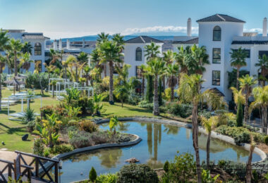 Eleganckie designerskie mieszkanie na sprzedaż w Mirador de Estepona Hills z licencją na wynajem