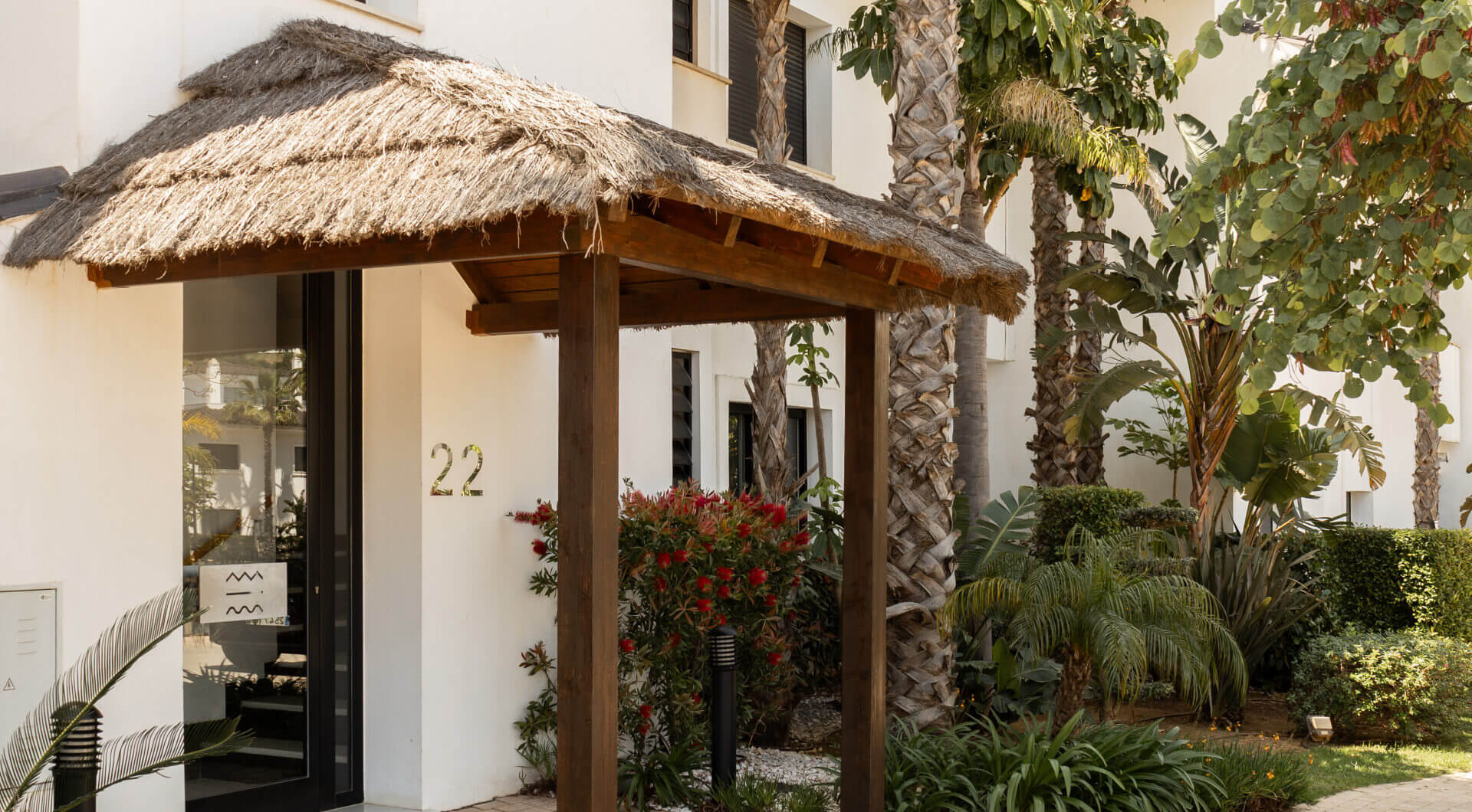 Eleganckie designerskie mieszkanie na sprzedaż w Mirador de Estepona Hills z licencją na wynajem