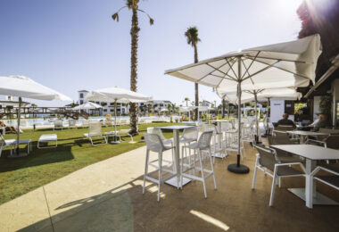 Eleganckie designerskie mieszkanie na sprzedaż w Mirador de Estepona Hills z licencją na wynajem