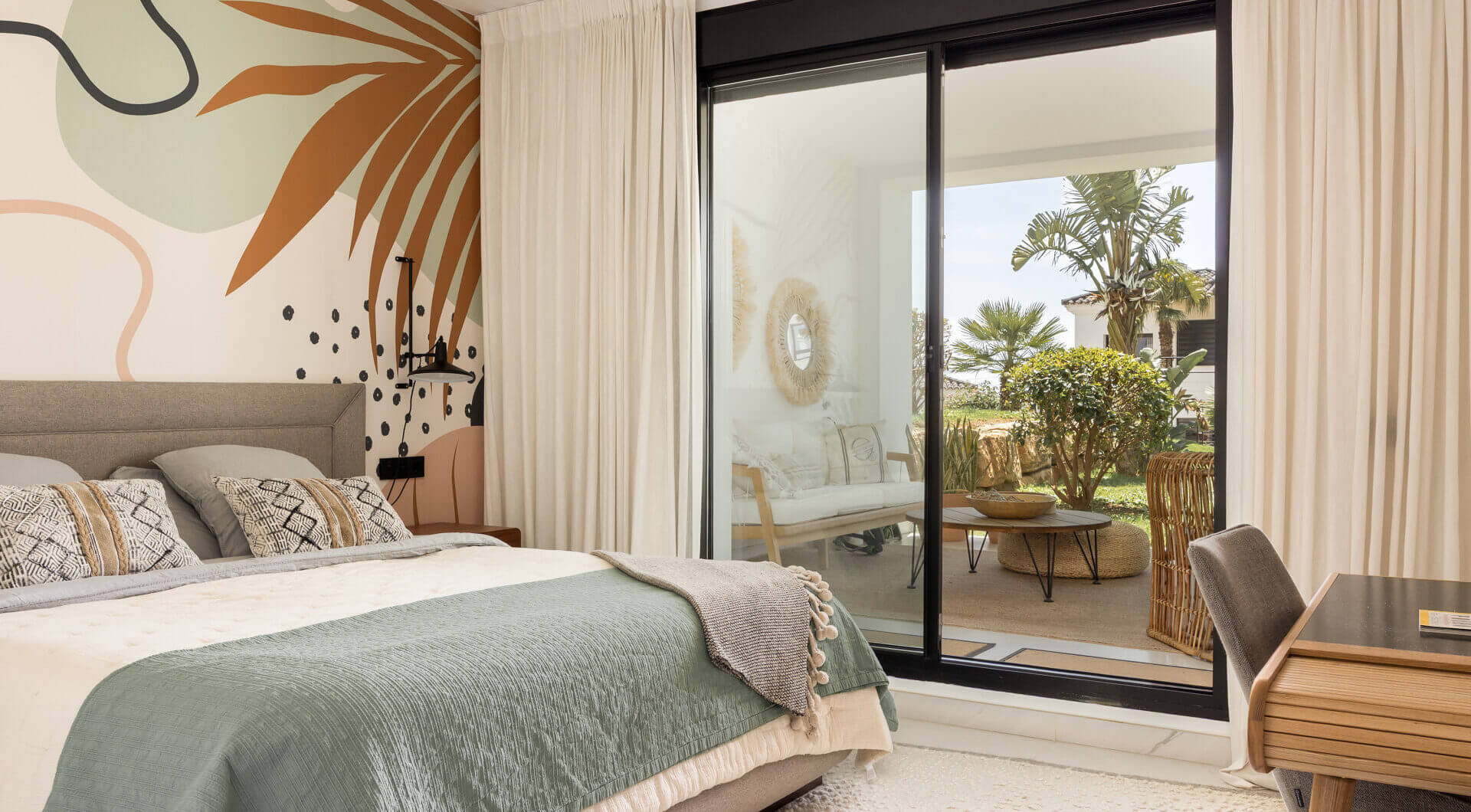Eleganckie designerskie mieszkanie na sprzedaż w Mirador de Estepona Hills z licencją na wynajem
