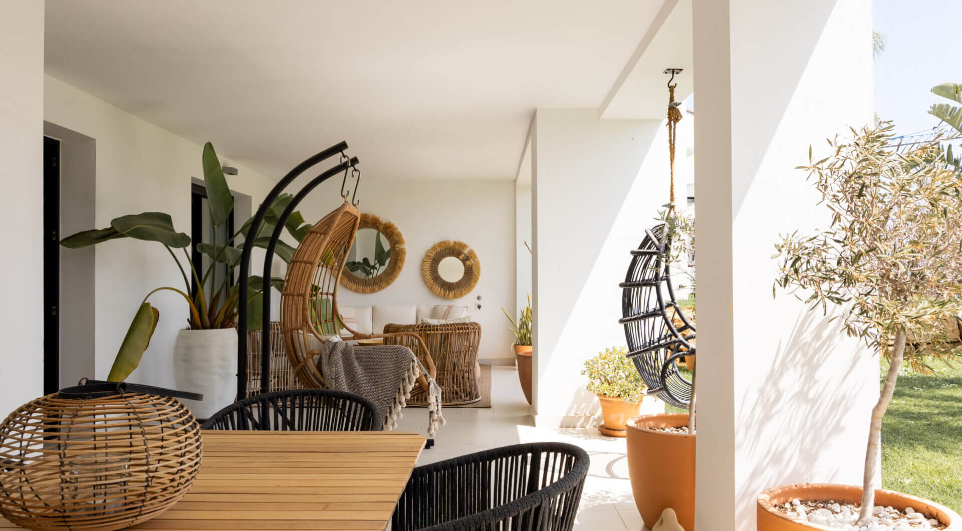 Eleganckie designerskie mieszkanie na sprzedaż w Mirador de Estepona Hills z licencją na wynajem