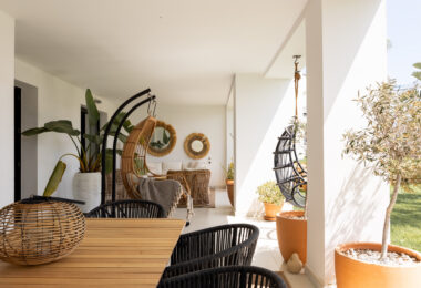 Eleganckie designerskie mieszkanie na sprzedaż w Mirador de Estepona Hills z licencją na wynajem