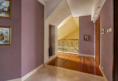 Dom z ogrodem Chylice - rezydencja z basenem
