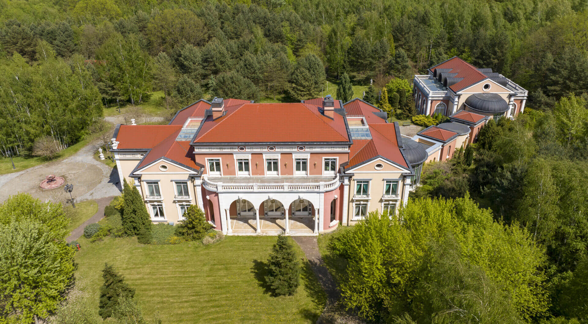 REZYDENCJA BICHONNE | Prywatny Pałac pod Warszawą