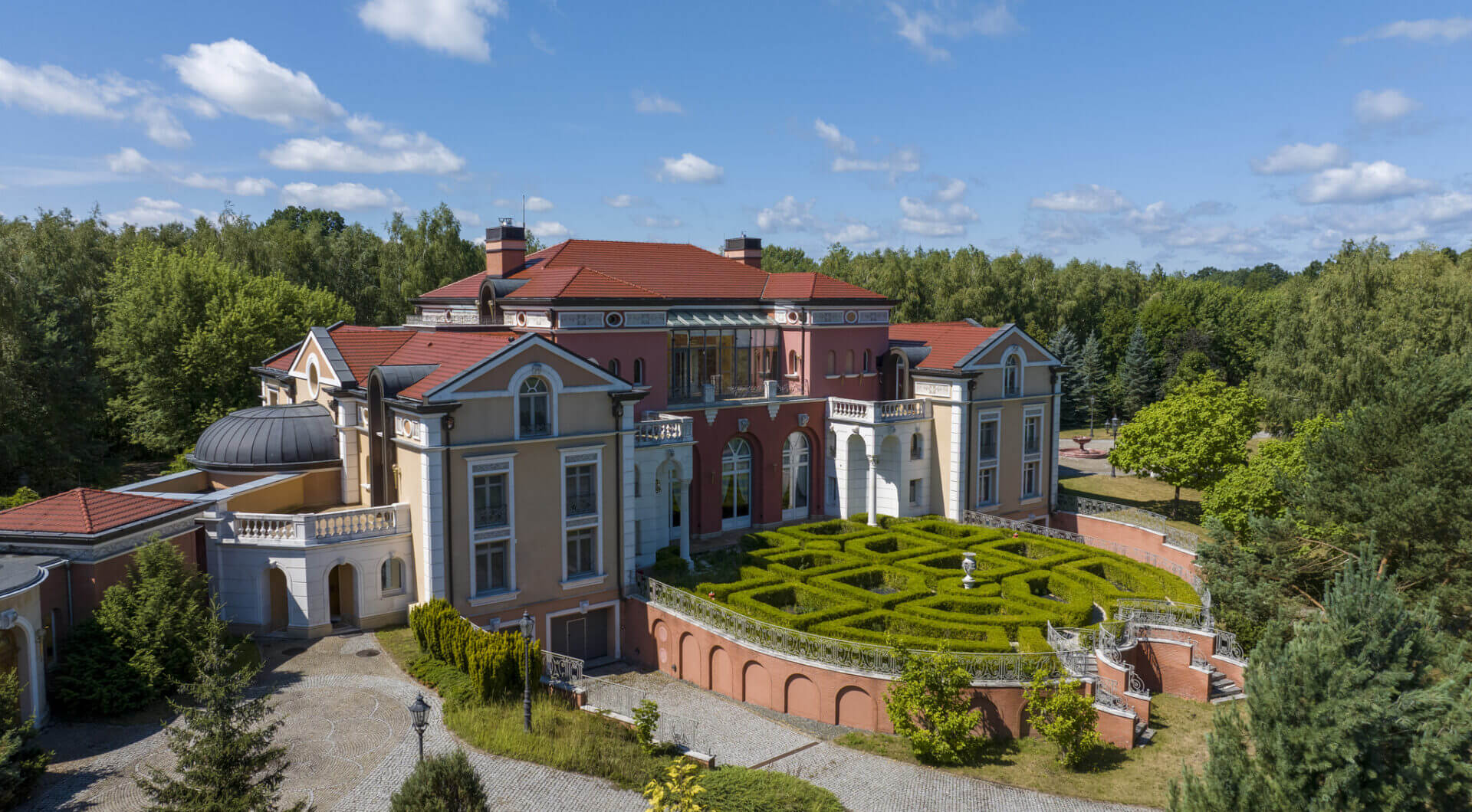 REZYDENCJA BICHONNE | Prywatny Pałac pod Warszawą