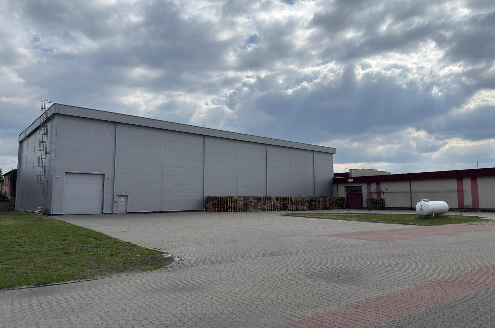 CENTRUM LOGISTYCZNO-PRODUKCYJNE Z CZĘŚCIĄ BIUROWĄ