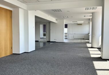 Przestronne Biuro na Wynajem – Krucza, Warszawa