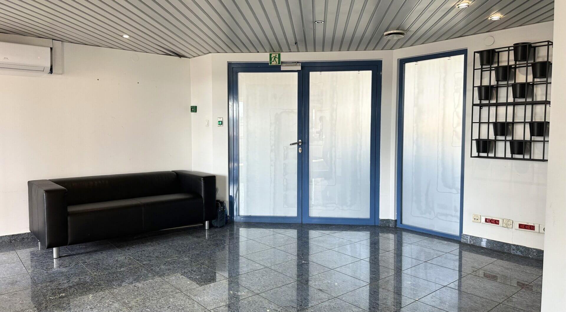 Przestronne Biuro na Wynajem – Krucza, Warszawa