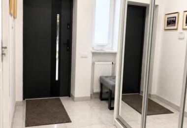 Reprezentacyjne biuro | 14 pokoi | Parking 8 aut