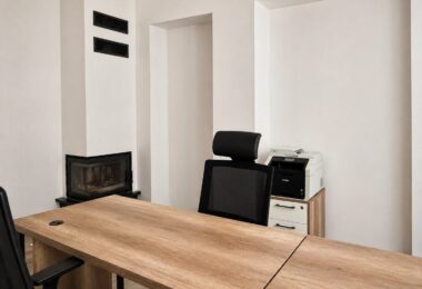 Reprezentacyjne biuro | 14 pokoi | Parking 8 aut