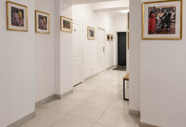 Reprezentacyjne biuro | 14 pokoi | Parking 8 aut