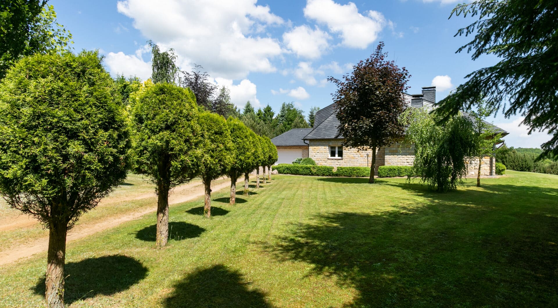 Dom w stylu śródziemnomorskim nad jeziorem Mazury