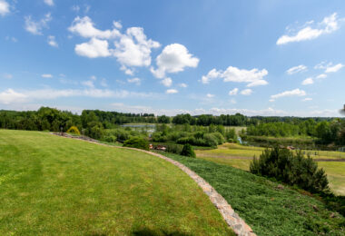 Dom w stylu śródziemnomorskim nad jeziorem Mazury