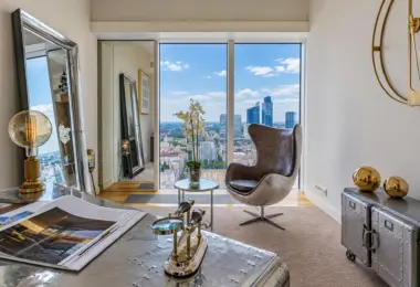 Apartament na sprzedaż Złota 44 – elegancki gabinet z panoramicznym widokiem na Warszawę