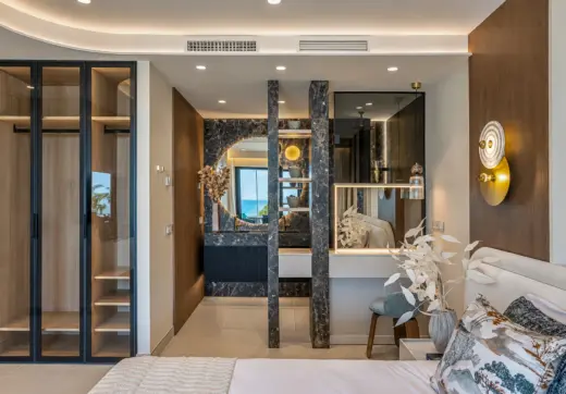 Apartament na sprzedaż Velaya – elegancka sypialnia z przeszkloną garderobą i prywatną łazienką